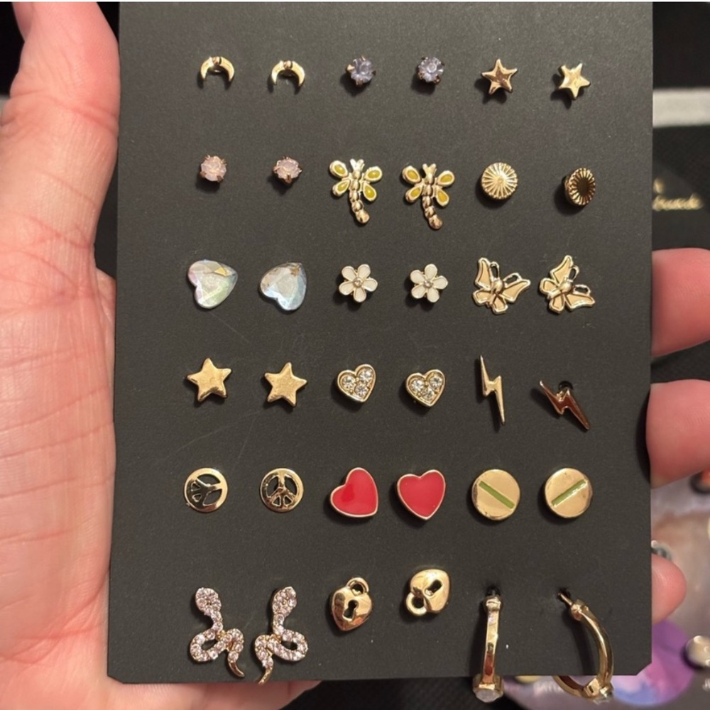 Stud Earrings Collection Gives Choices Galore! So Many Colors & Styles